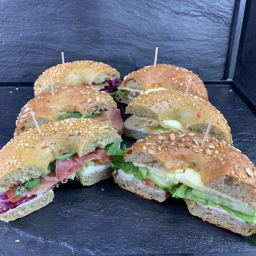 Herzhaft belegte Bagels